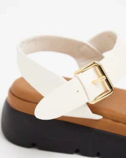 Flatform Buckle Sandal