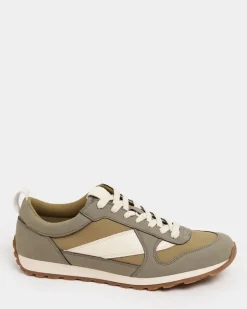 Retro Casual Trainer
