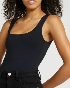 Scoop Neck Polyamide Fitted Stretch Vest